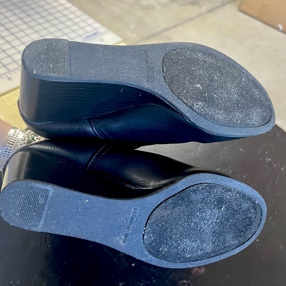 Short Faux Leather Black Wedge Heel short Booties. Size 8.5. Easy on/off - Picture 14 of 17